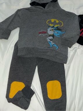 DC Comics Gray & Yellow Batman Hoodie Jogger Set